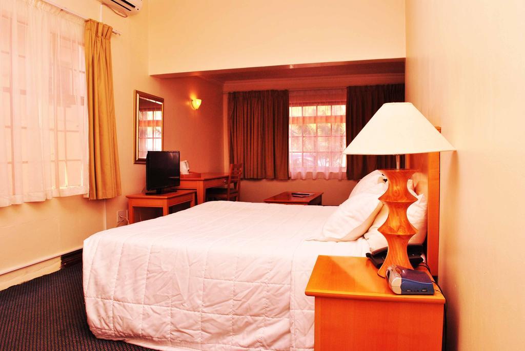 The George Hotel Manzini Ngoại thất bức ảnh